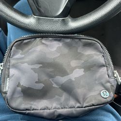 lululemon crossbody bag