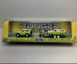 M2 Machines Auto Haulers Ranger XLT 1976 Ford Bronco & 1995 Ford Ranger XLT set.