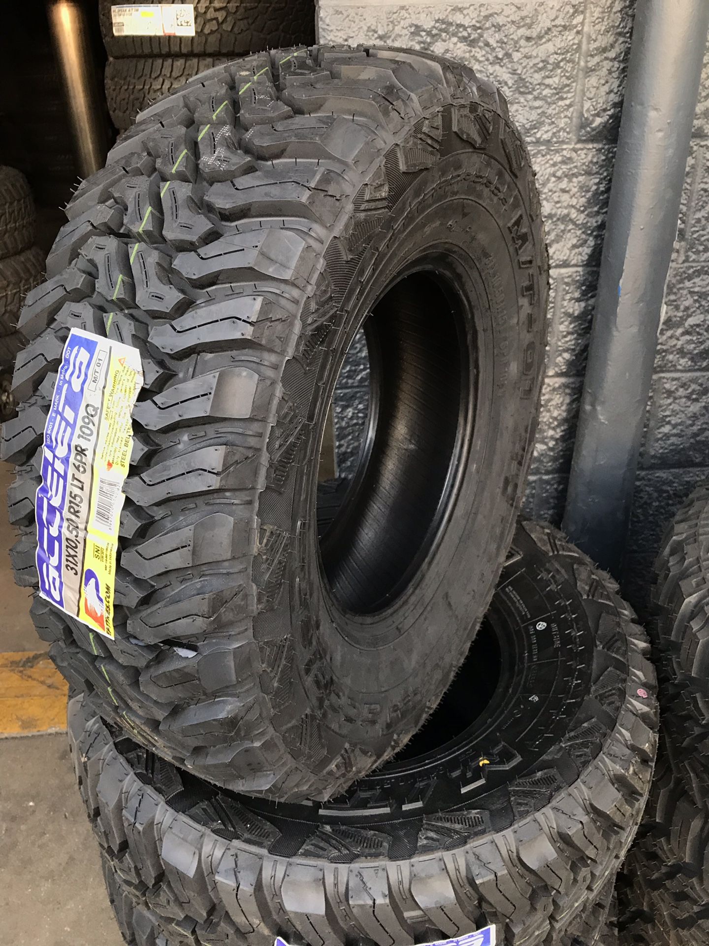 BRAND NEW SET OF MUDDER MUD TIRES MT 31x10.5x15 for Sale in Crestline