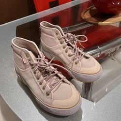 Adidas Sneaker Adventure, Size 7 1/2