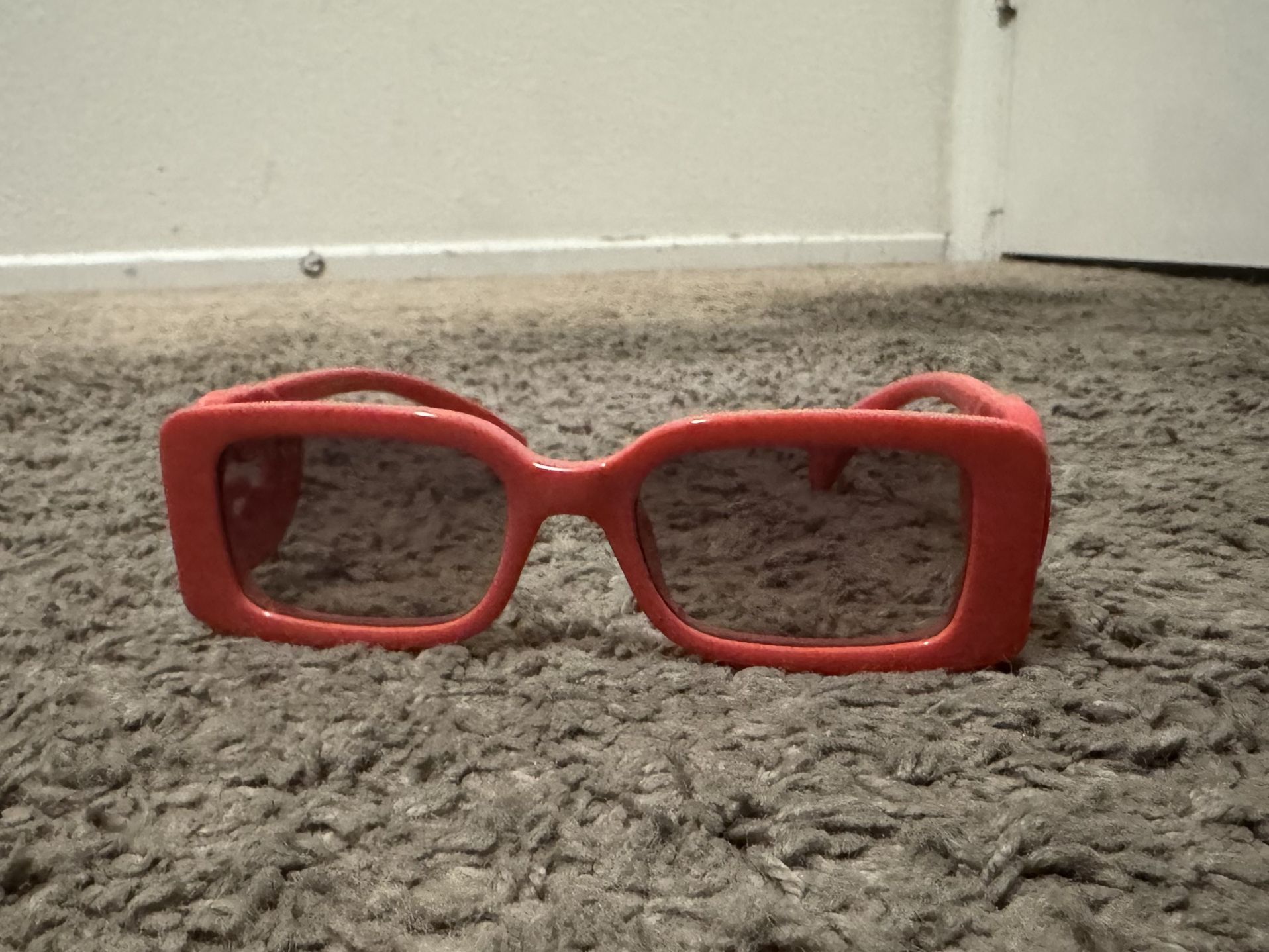 Gucci Rectangular Frame Sunglasses with Cut-Out Interlocking G