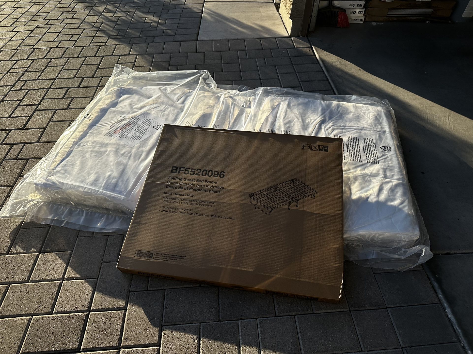 Folding Rollaway Guest Bed with 5" Mattress, Twin New