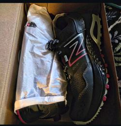 NEW BALANCE -NEW SIZE 7