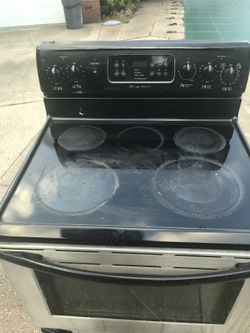 Frigidaire electric stainless steel stove and oven - works like new - delivery 🚚 available 