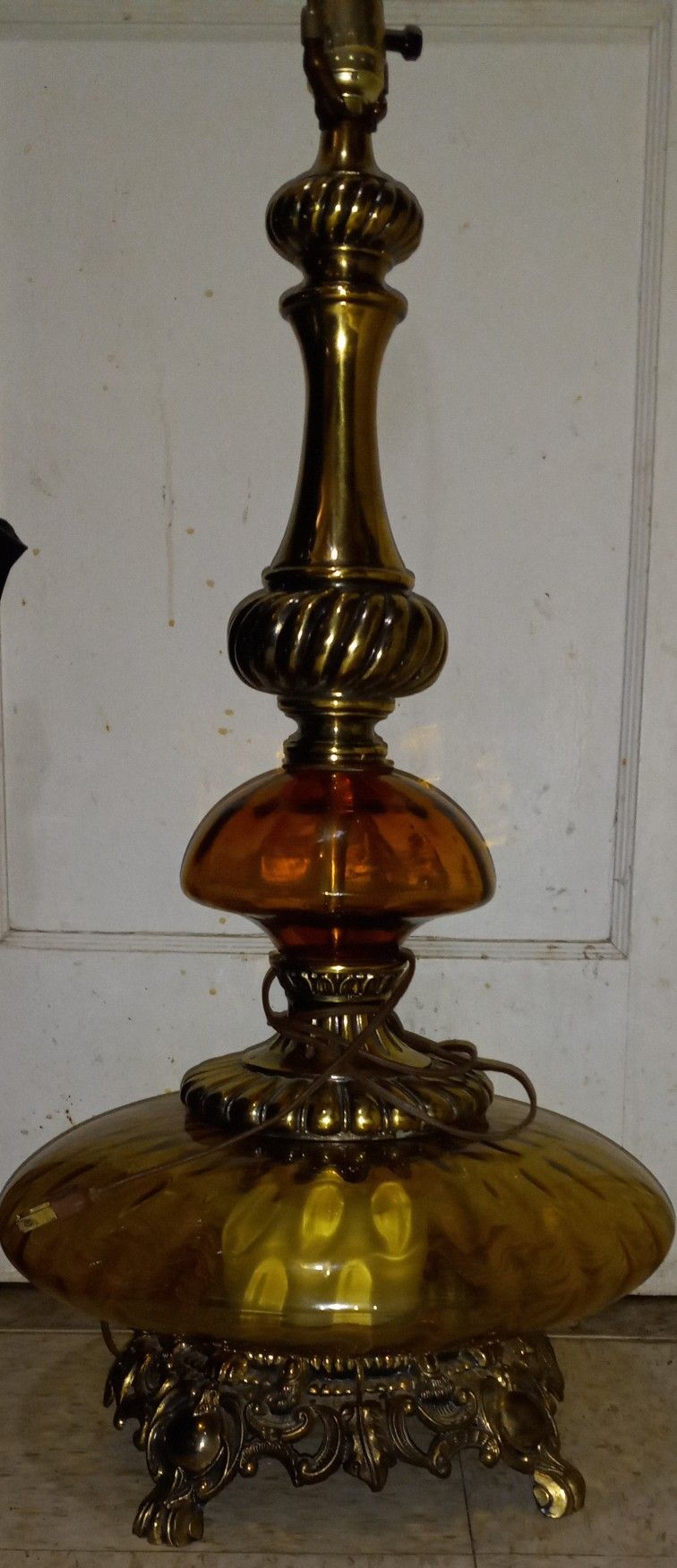 Vintage Lamp, Stunning. MUST SELL, FAMILY EMERGENCY 