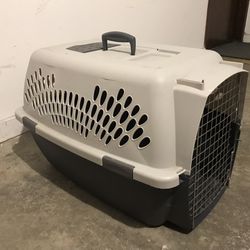 Medium Petmate Pet Crate/Carrier