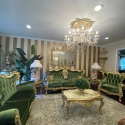 Very  Beautiful gorgeous Victorian living room set Brand New 