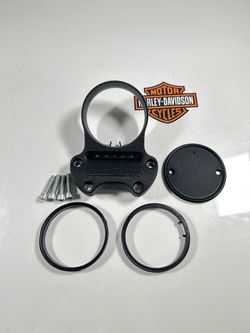 18-22 HARLEY DAVIDSON SPORTSTER BLACK SPEEDOMETER MOUNT BRACKET 55847-05A.OBO. SM9KNT0564