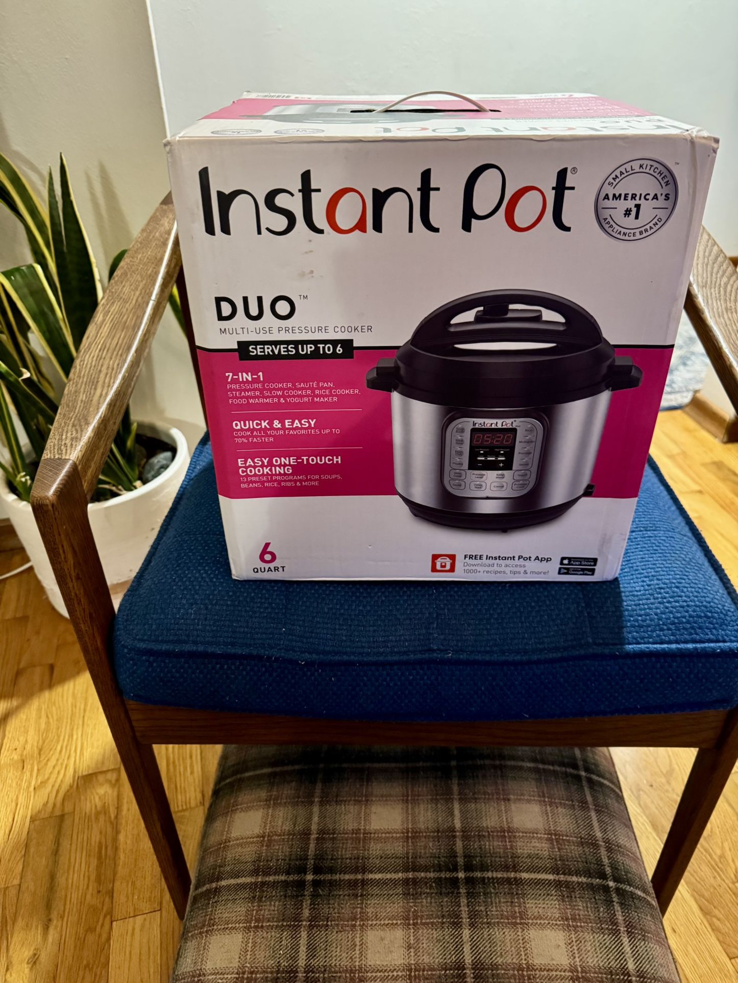 NEW IN BOX Instant Pot Duo, 7-in-1, 6 Quart