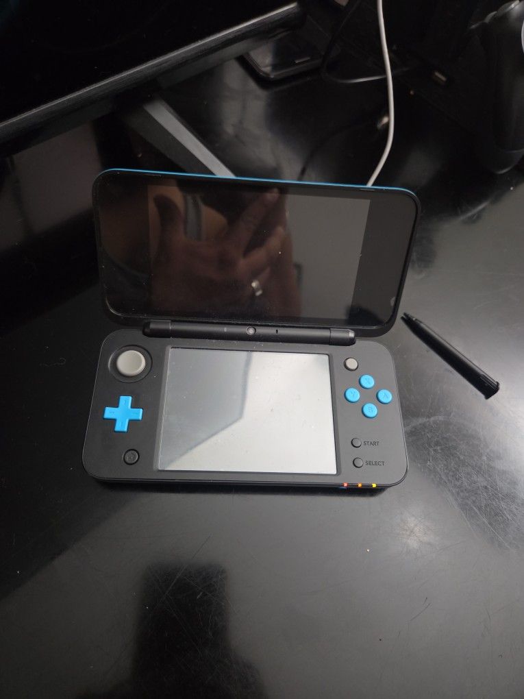 Nintendo 2DS XL