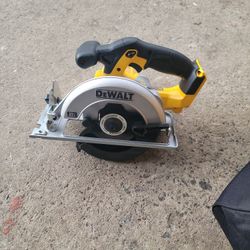 Skill Saw Dewalt 20 V 