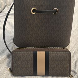 MK Purse/wallet  For Sale 