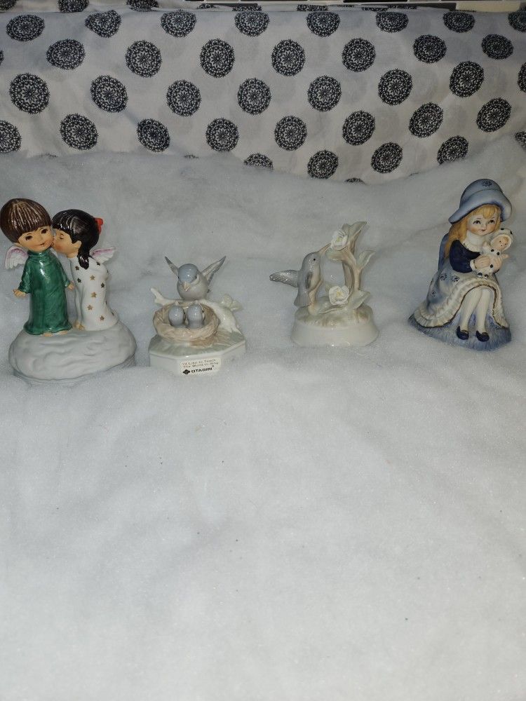 Porcelain Musical Figurines Glossy