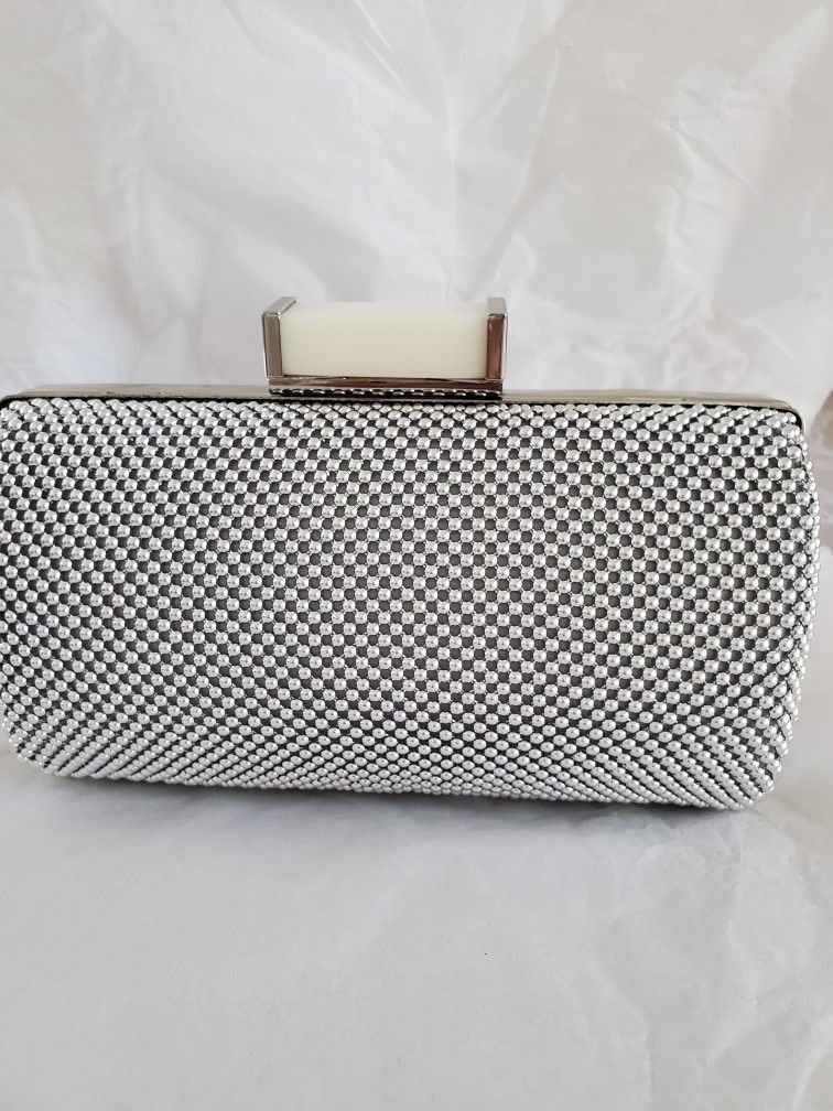Jessica McClintock Platinum Elegant Silver Mesh Clutch/Shoulder Purse