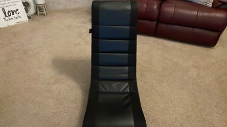 Rocking floor gaming chair