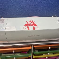 Cricut Explore Air 2 Bundle With Iron.