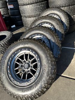 Vendo set de rines nuevos 17x9 de ancho de 6-139.7 lugs con llants 255/75/R17 Bfgoodrich por $930