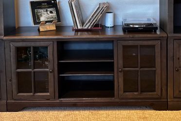 Media cabinet / shelves