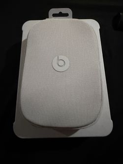 Beats Studio pro  white
