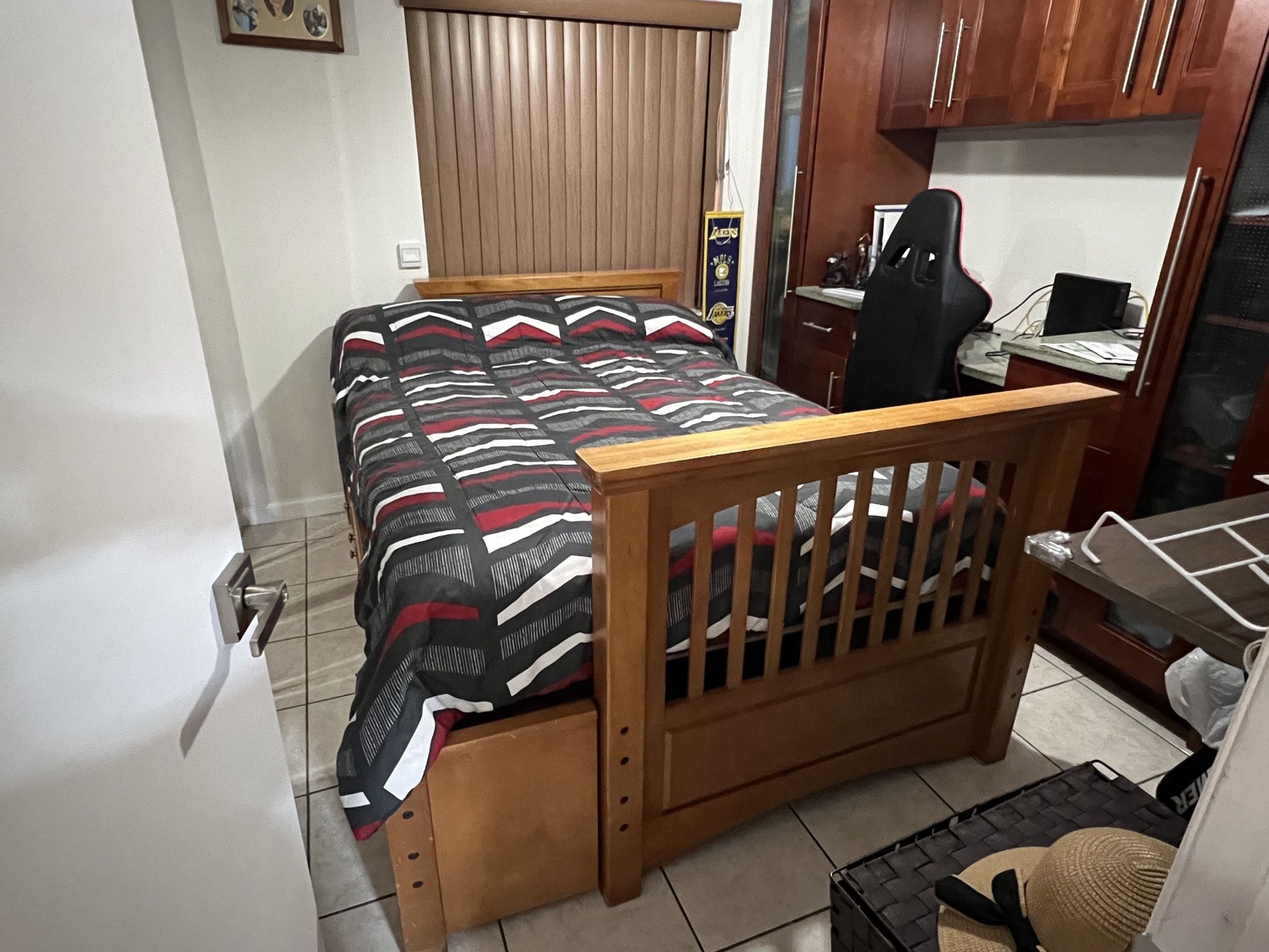 Full/Double Wood Bed Frame With Mattress