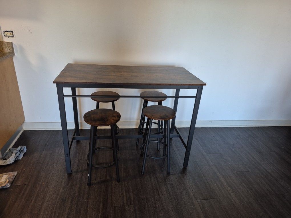 Counter Height Table With 4 Stools