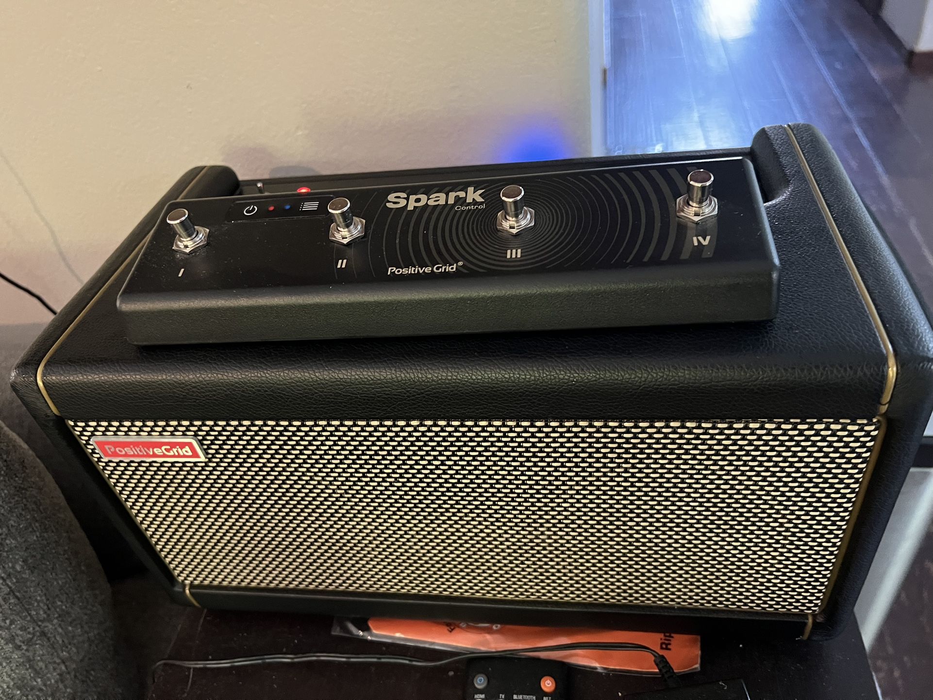 Positive Grid Spark 40 guitar amp with footswitch TRADES 