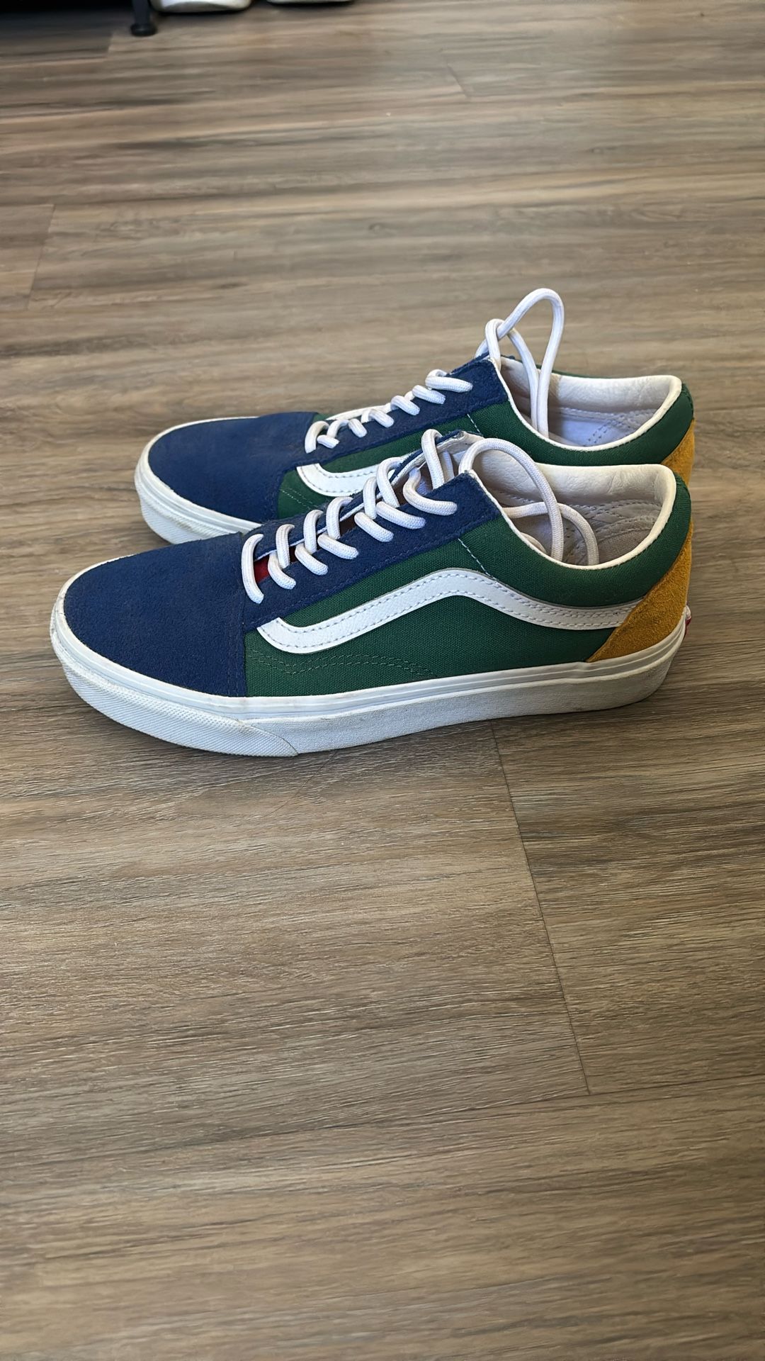 Vans Size 7.5 Women’s – Excellent Condition