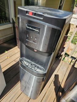 Hot cold water dispensor