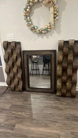 Mirror and wall art.