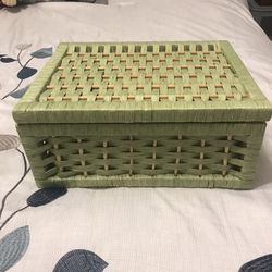 Small storage Basket With Lid