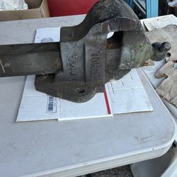 Vintage Athol 614 1/2 Vise