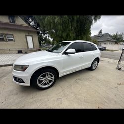 2013 Audi Q5 (GIVE BEST OFFER)