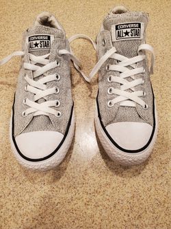 Sizs 8 Converse shoes..