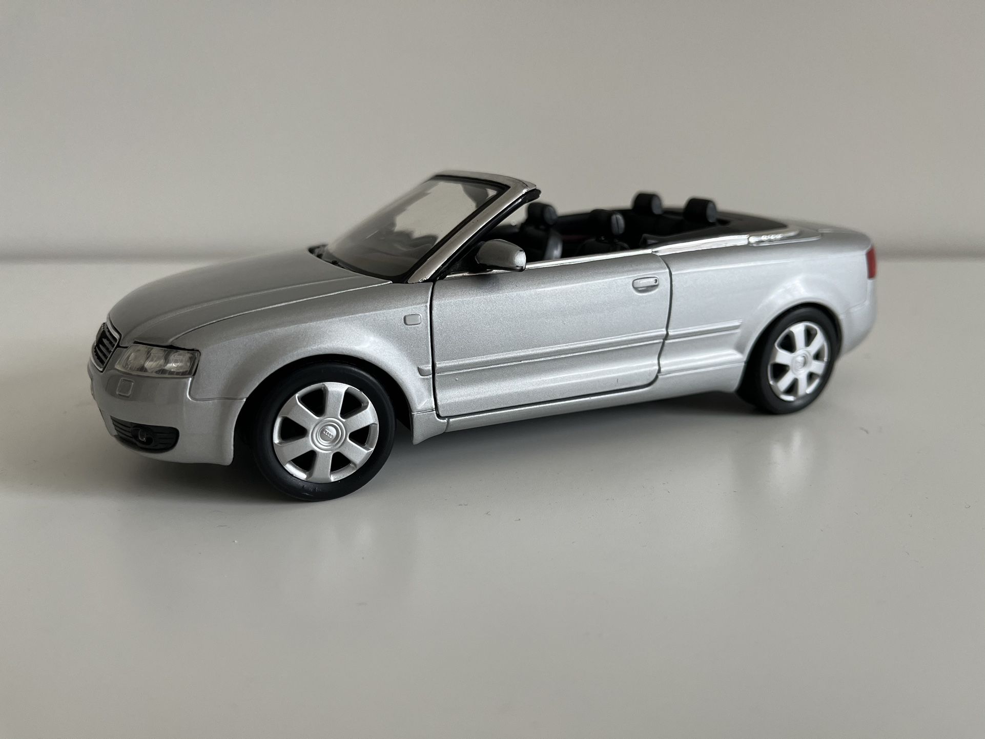 WELLY AUDI A4 CABRIOLET (Toy Car/Collectiables) 