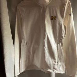 Women’s Size Medium Pullover 