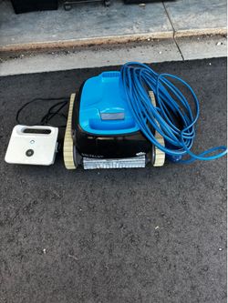 Nautilus CC Dolphin pool cleaner