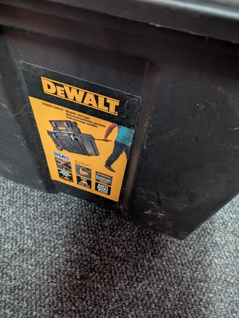 Box Tools  Husky   DeWalt box 50 Gallons Size