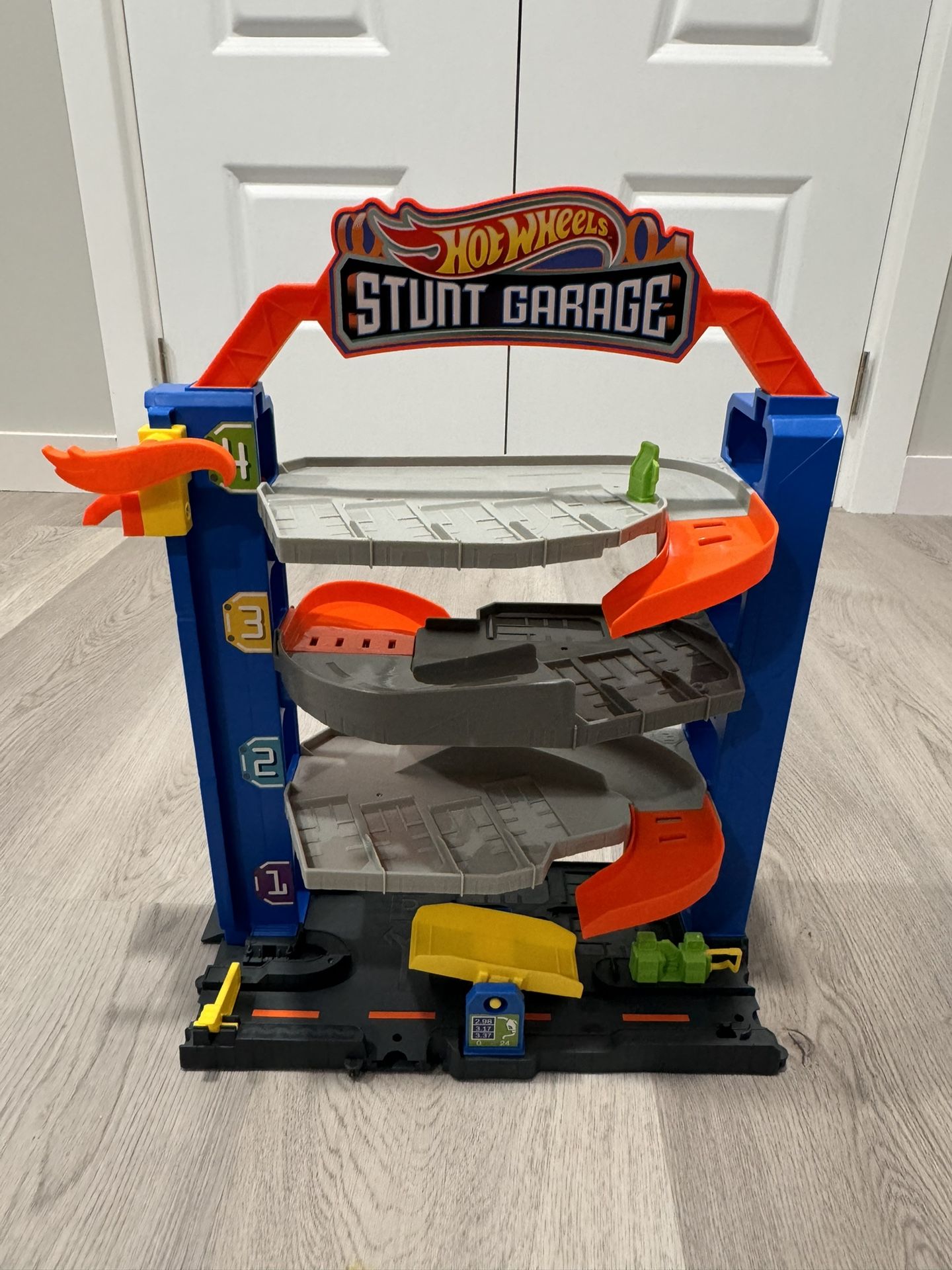 Hot Wheels- Stunt Garage 