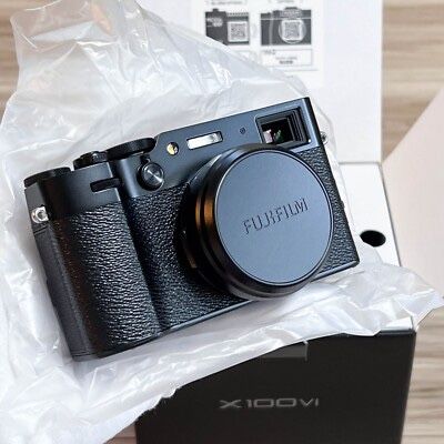 Fuji x100VI - Black with Accessories (hardly used)