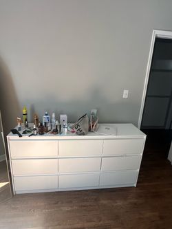 Dresser - used only 1.5 months