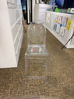 Clear plastic bar stools - Set of 4