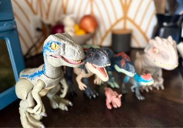 Jurassic world lot Dino toys