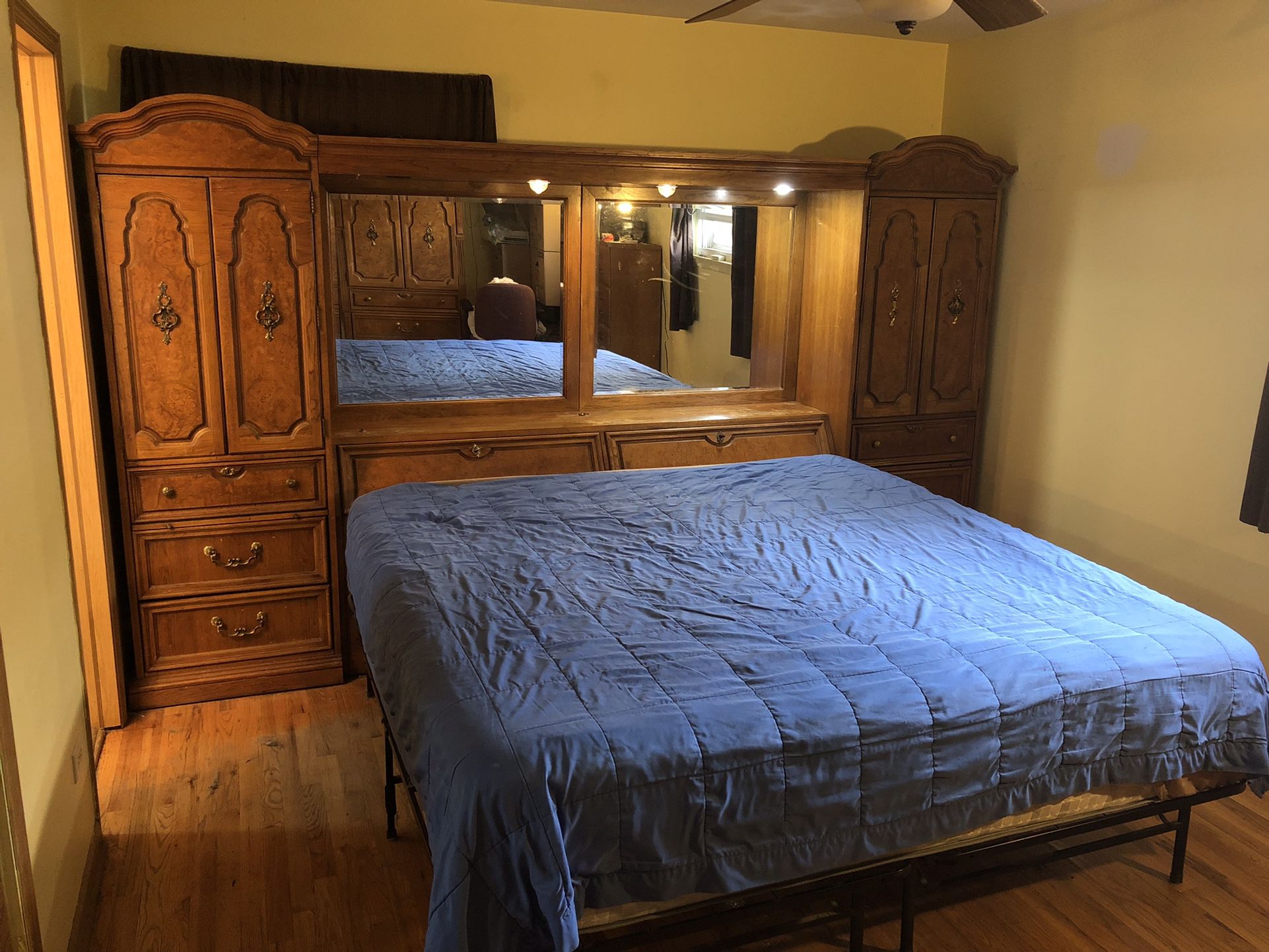 Thomasville King Grand Master Bedroom Outfit