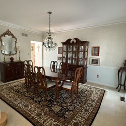 Dining Room Set Queen Anne style Hutch , Buffet ,Table and 6 Chairs