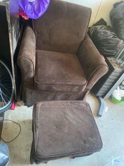 chair with foot rest
