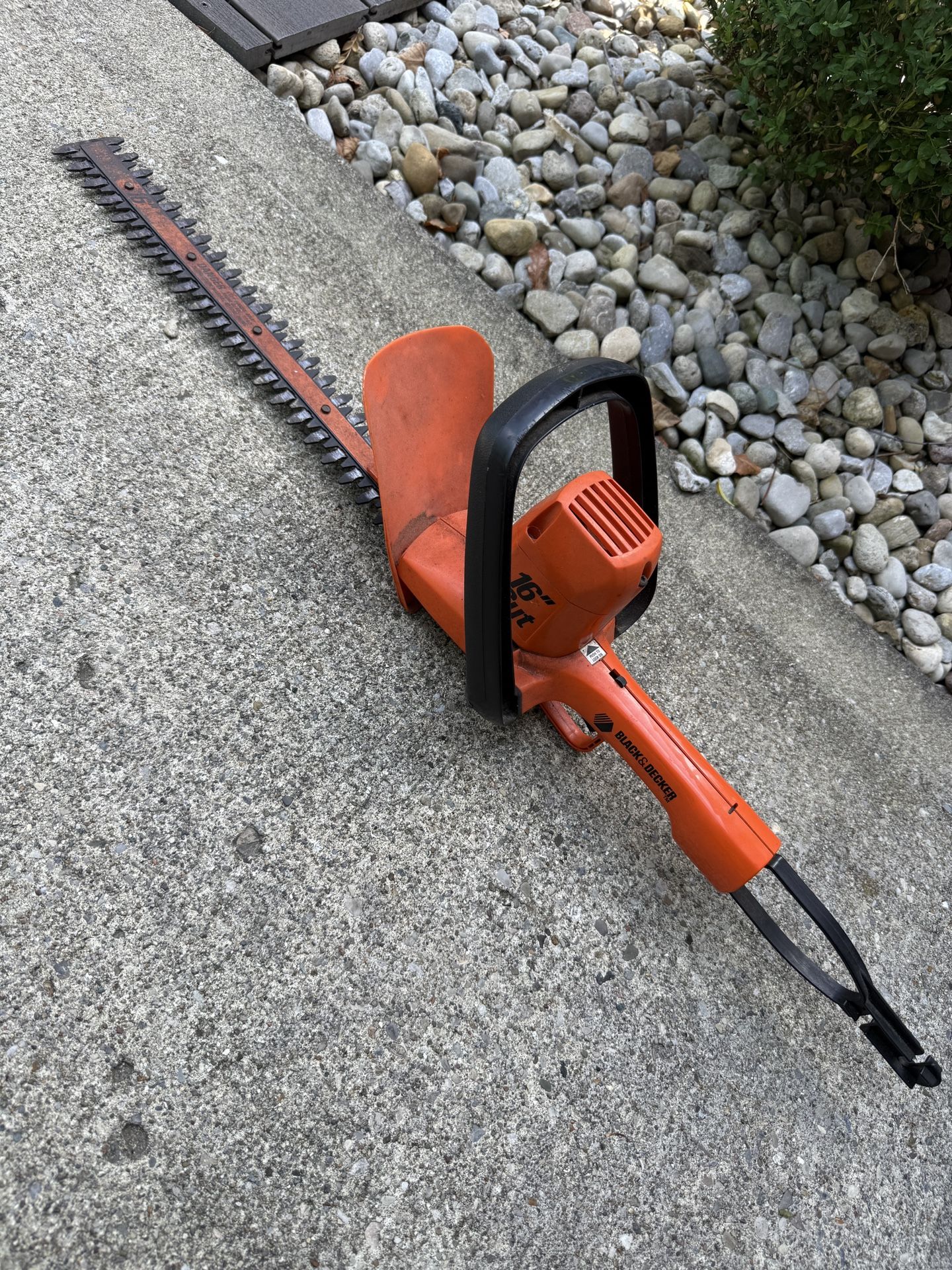 Black N Decker 16” Hedge Trimmer in good shape!