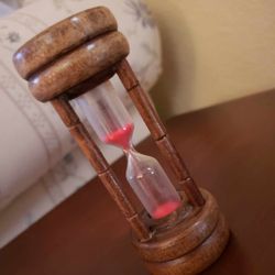 VINTAGE WOOD SAND MINI HOURGLASS HOUR GLASS EGG TIMER COLLECTABLE 