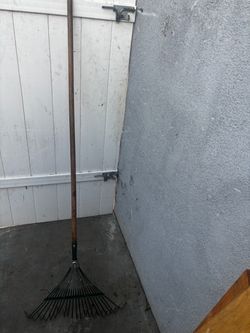 Used metall wire leaf rake