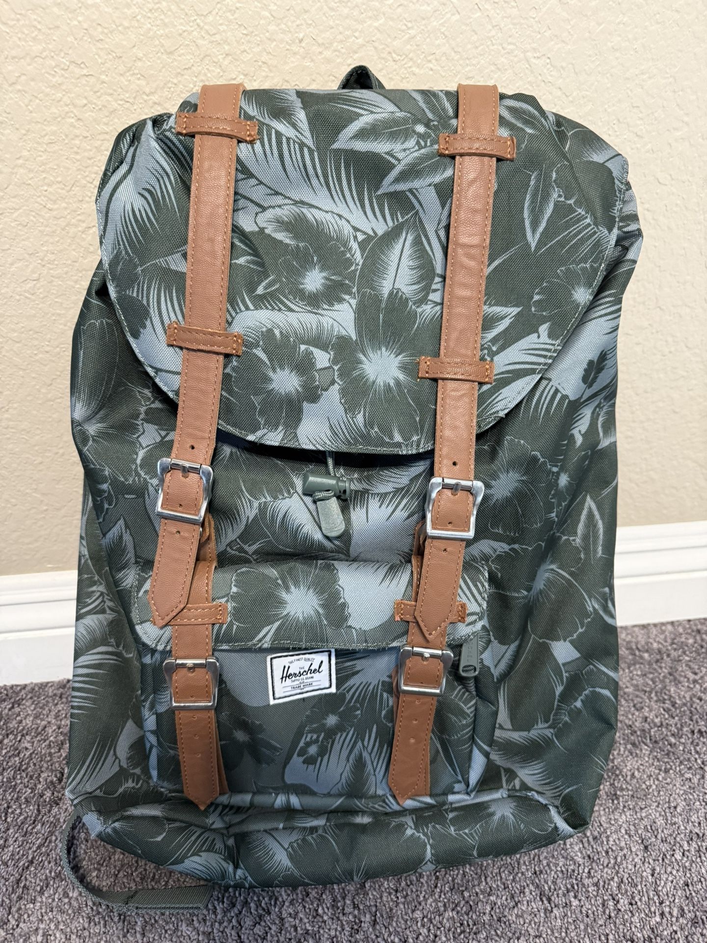 Herschel Retreat Backpack in Jungle Floral Green