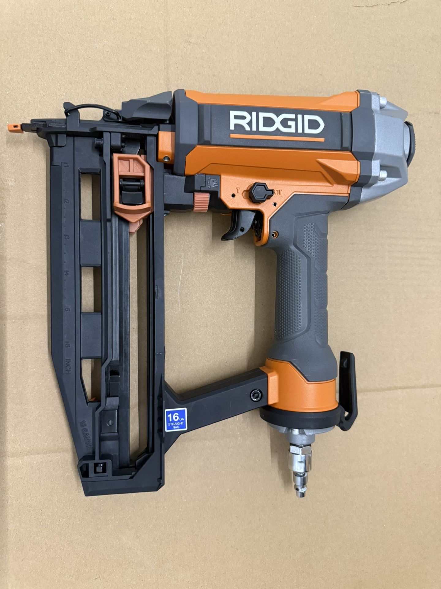 Clavadora Neumatica 2-1/2 Calibre 16 